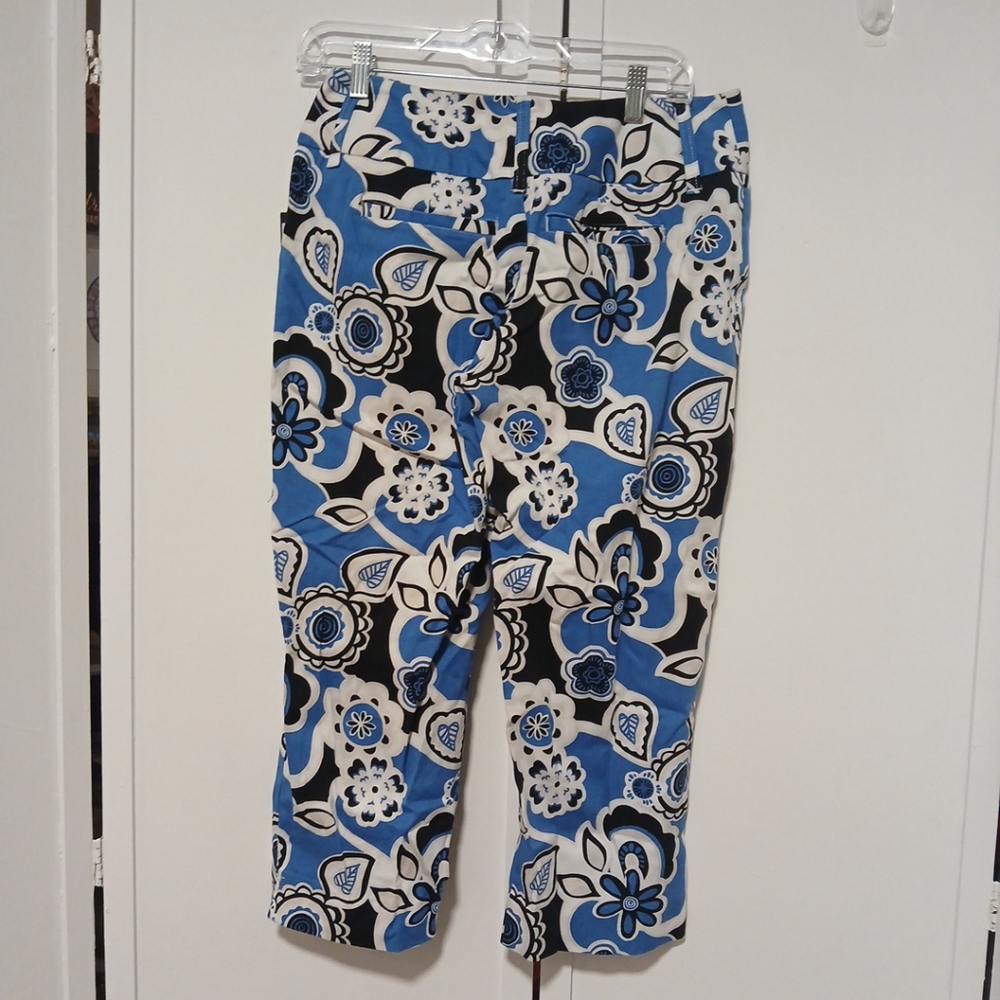 Madison Woman Capris Floral Pants 4 - Picture 2 of 11